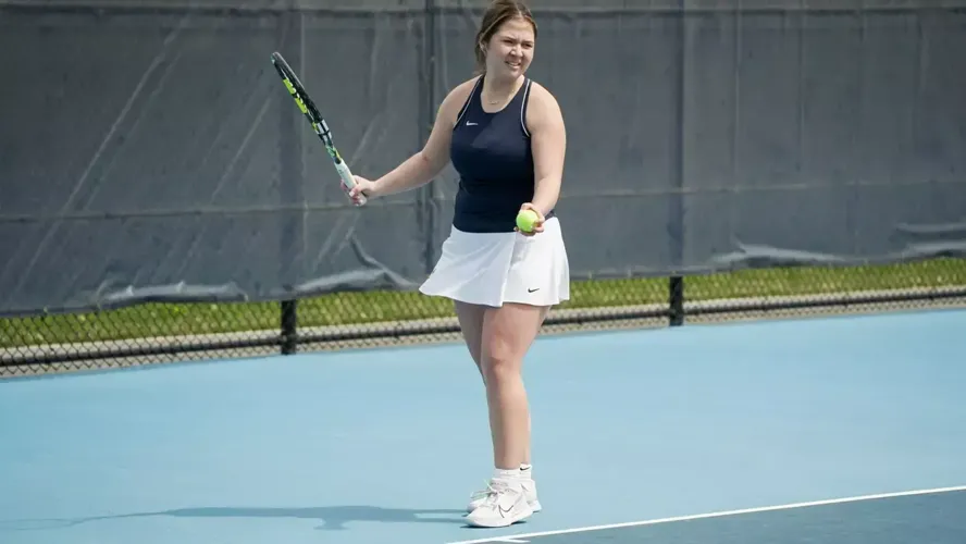 Women's tennis overcomes Carroll