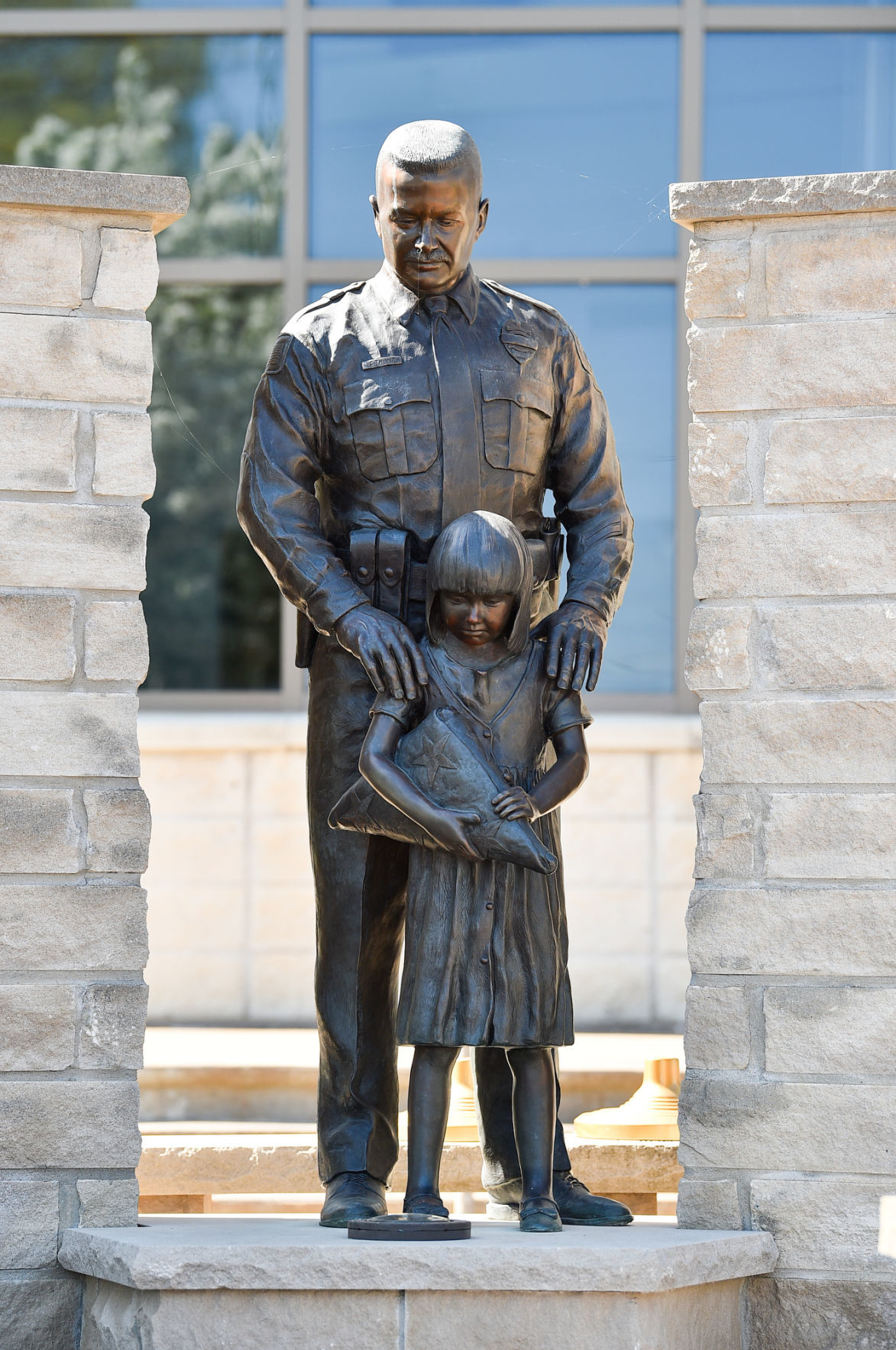 050420-qc-nws-policememorial-005