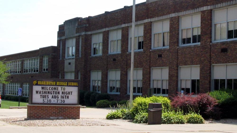 Clinton middle school could be senior apartments | Local News | qctimes.com