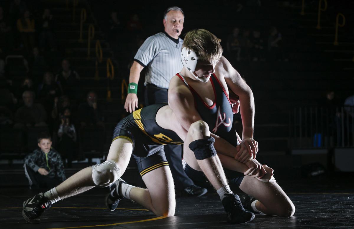 011117-BETTENDORF-WRESTLING-016