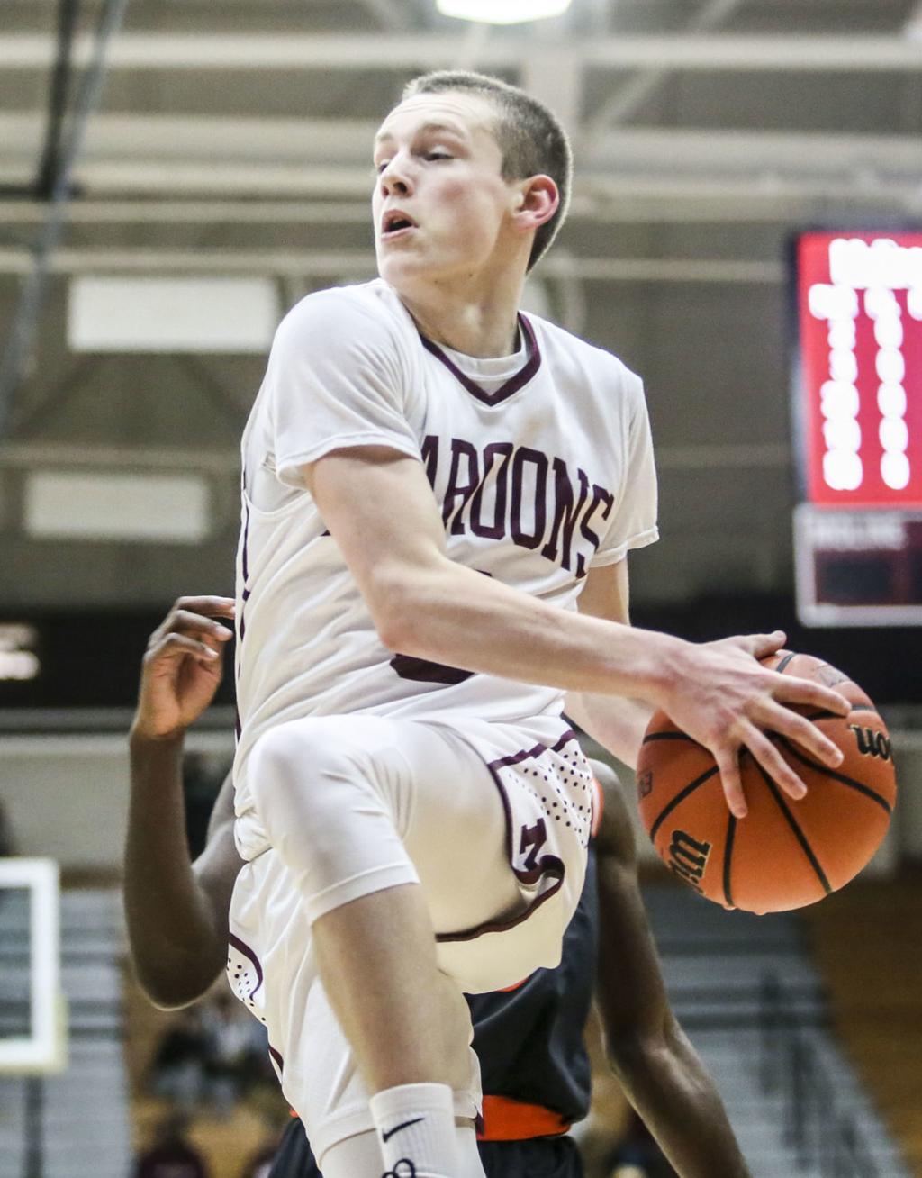 A Year Of Youth For Maroons High School Boys Basketball Qcvarsity Com Qctimes Com