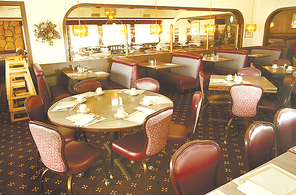 10 Or Less Quad City Usa Family Restaurant Caters To The Customer Qcusa Family Restaurant