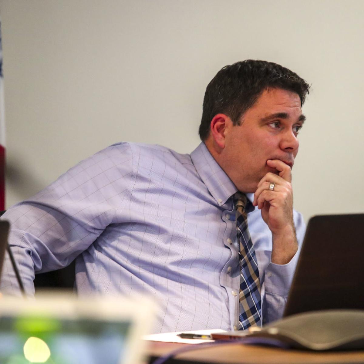 Bettendorf School Board Fails To Terminate Superintendent Contract Local News Qctimes Com