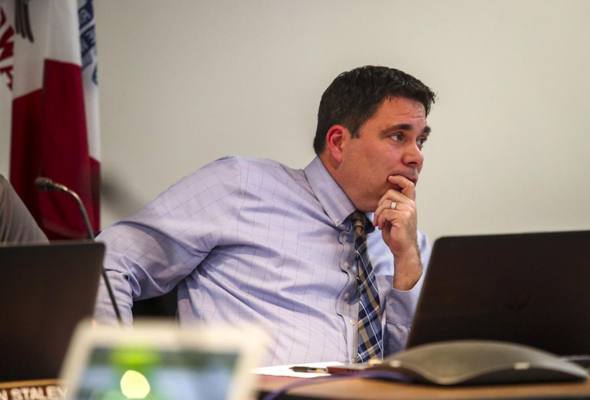 030518-BETTENDORF-SCHOOL-BOARD-014