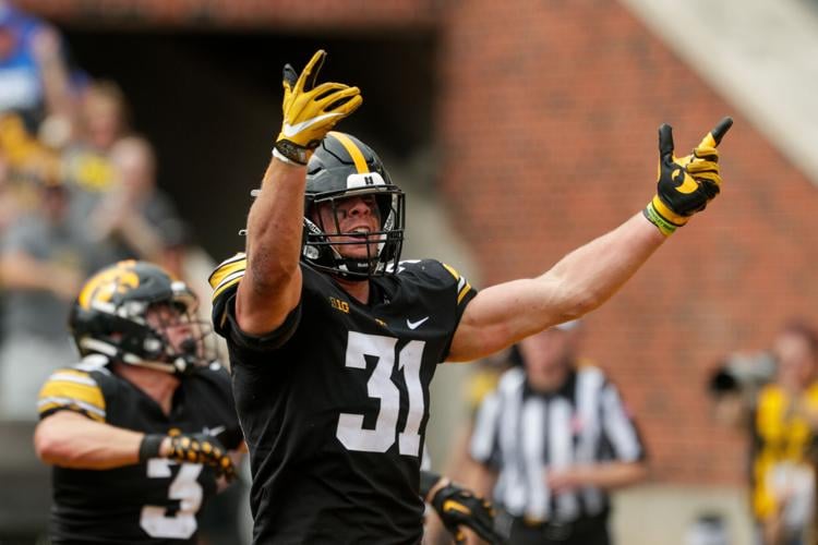 Detroit Lions select Iowa LB Jack Campbell with No. 18 pick in NFL draft