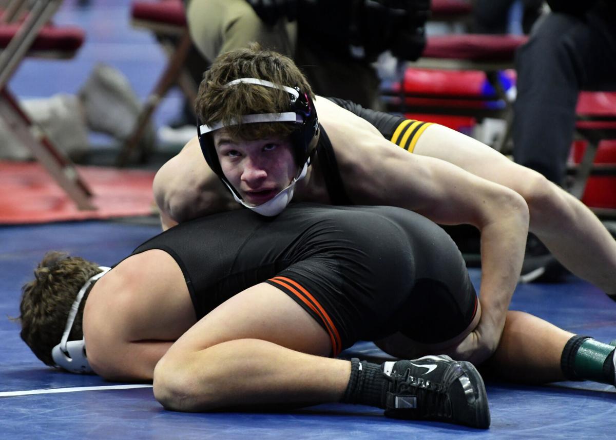 11 from western Iowa squads advance to state wrestling meet