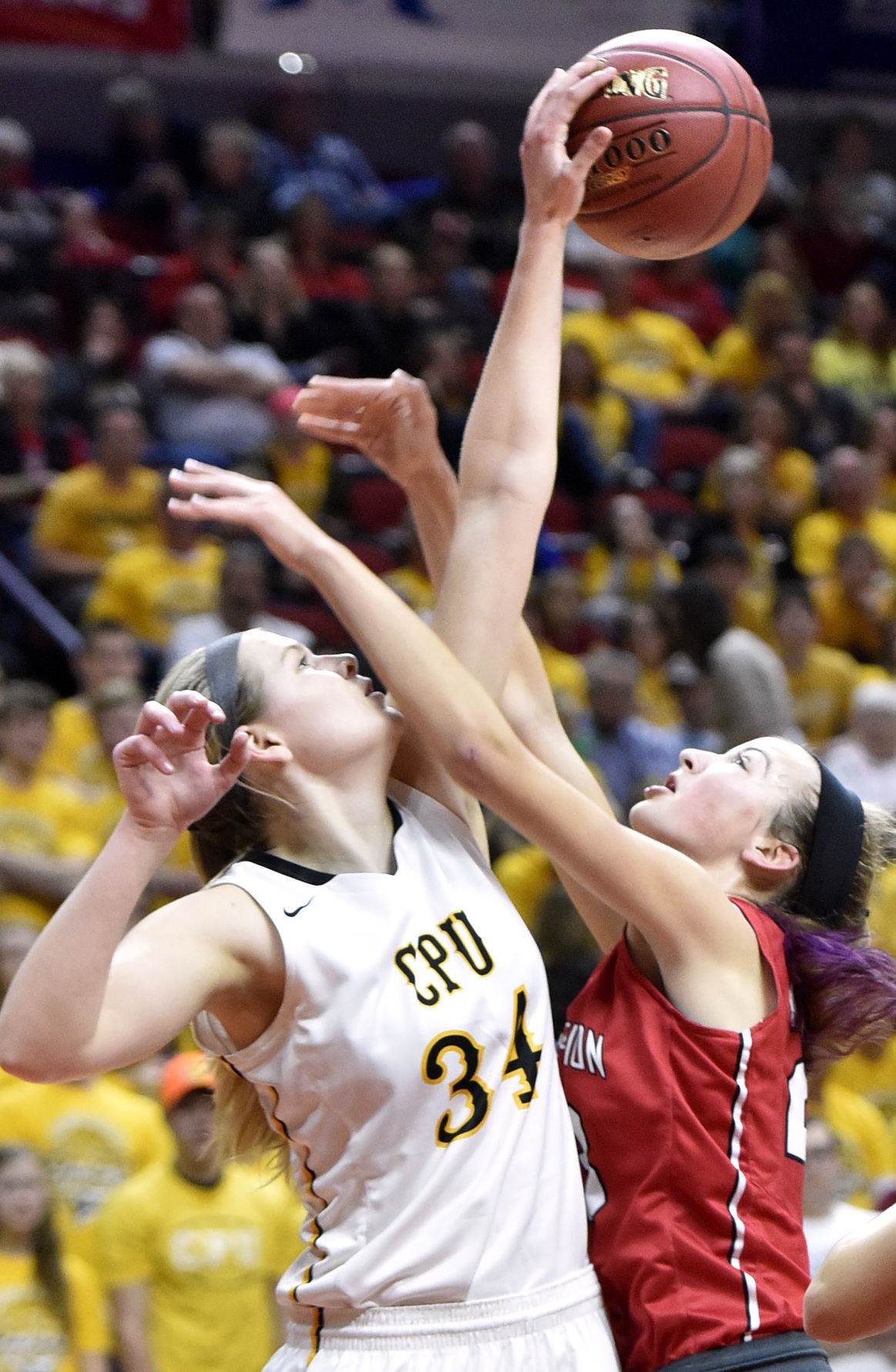 Davenport Assumption vs Center Point-Urbana state basketball