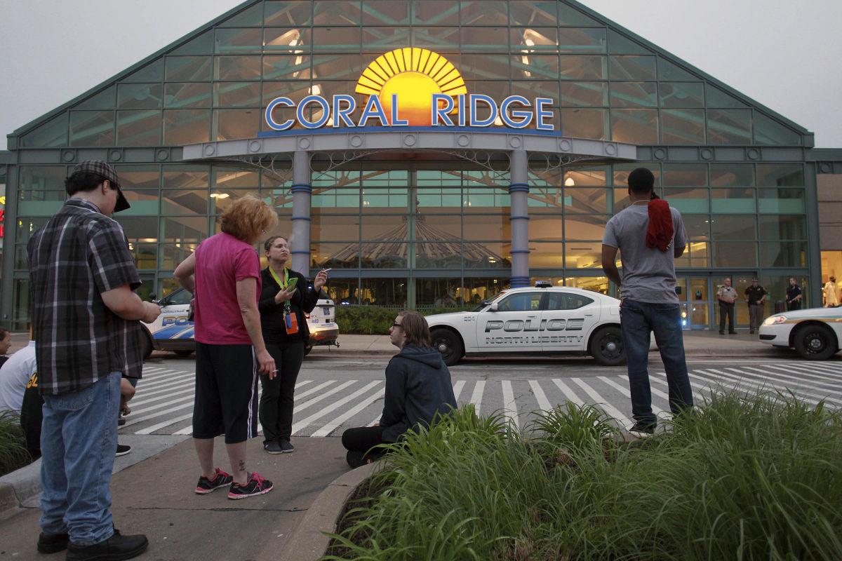 Photos: Coralville mall shooting | | qctimes.com