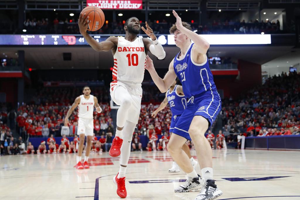 Robbins Emerges As Dominant Big Man For Drake Basketball
