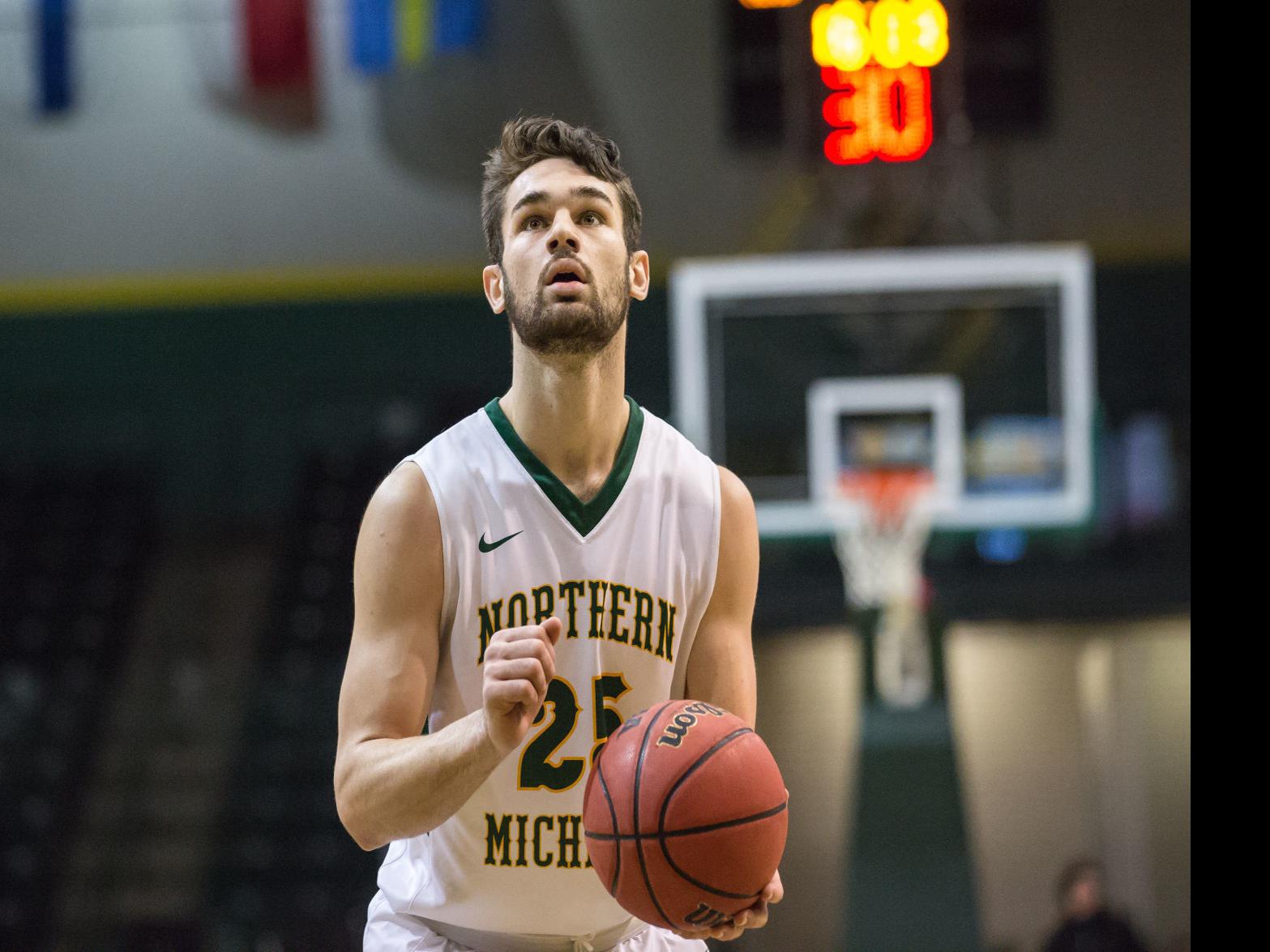 Eye Openers Carius Pulls Off Rare Ncaa Hat Trick College Sports
