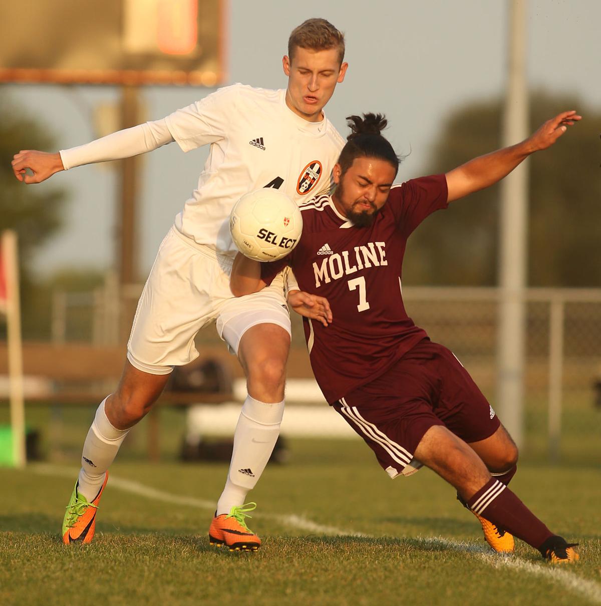 091217-UT-Moline-Boys Soccer-005