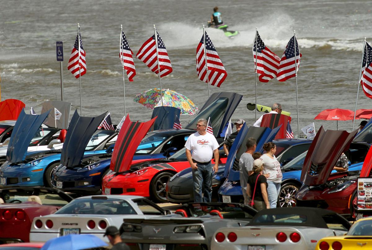 082716-Vettes-on-the-River-001