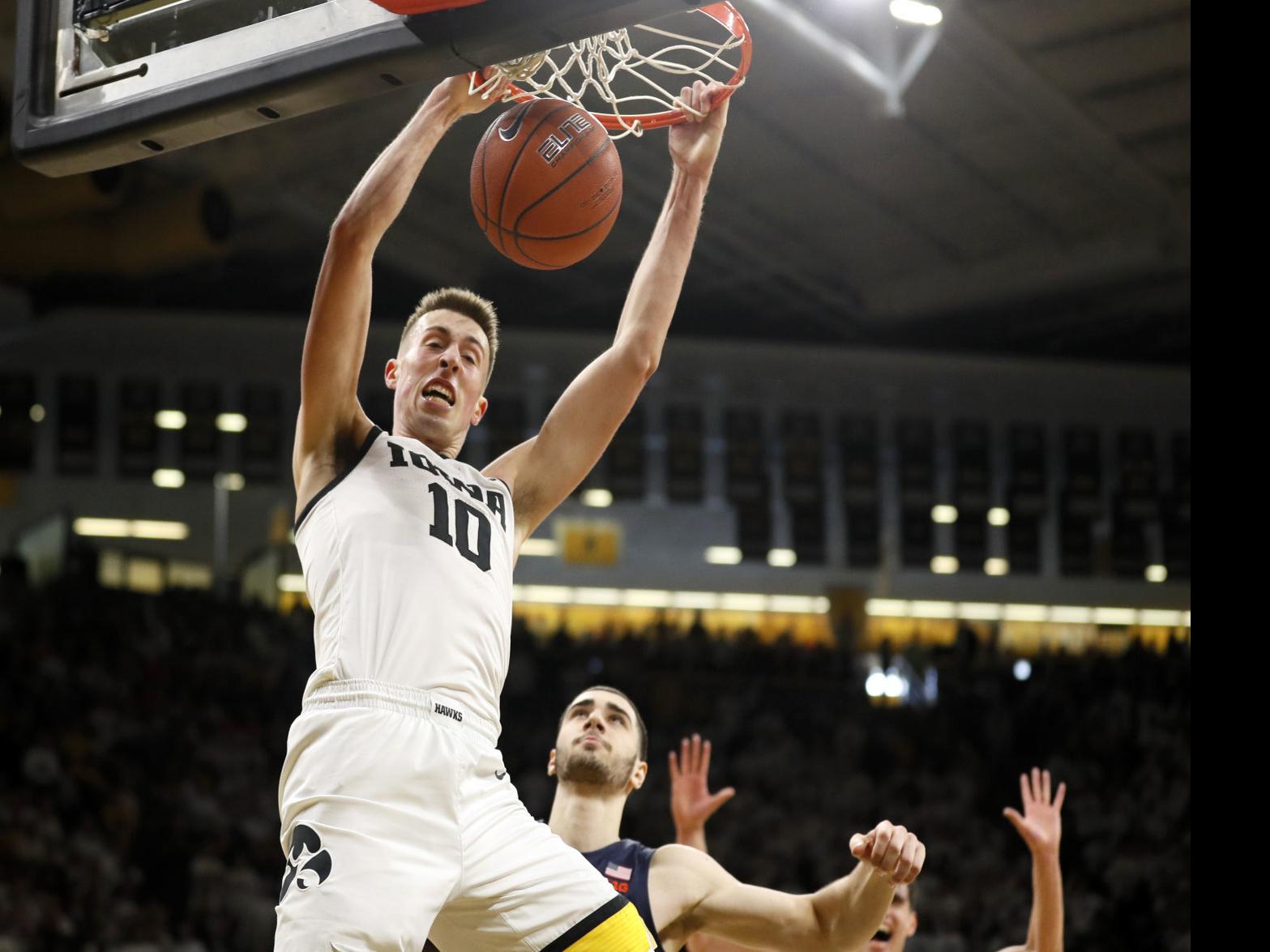 Coss Juice Returns To Iowa Illinois Hoops Rivalry College