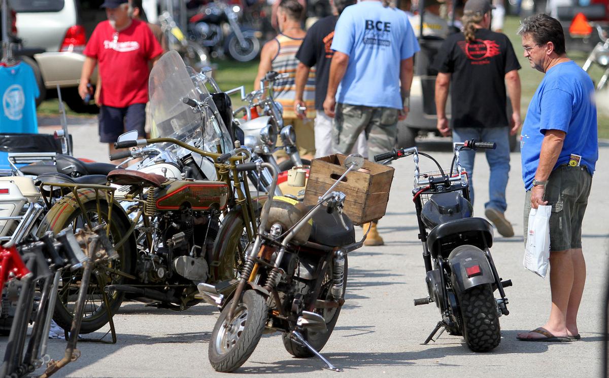 Photos Chief Blackhawk Antique Motorcycle Swap Meet News Local And 
