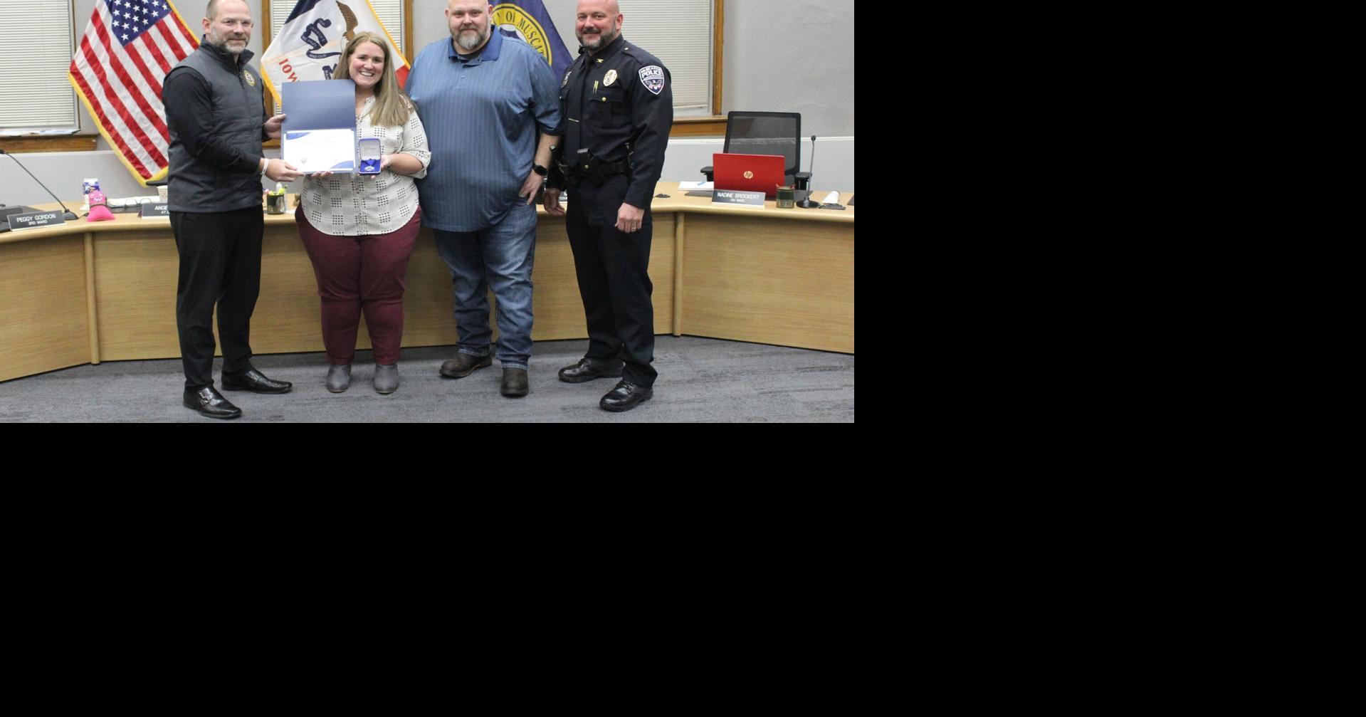 Amy Gold, Steve Snider receive Muscatine PD's Medal of Merit