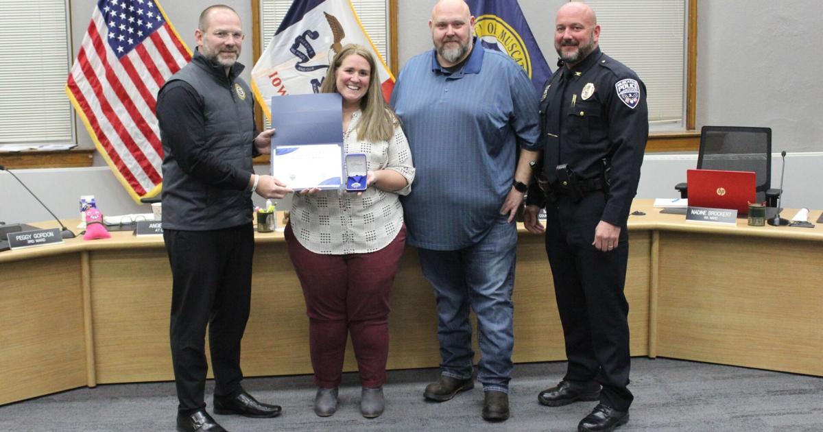 Amy Gold, Steve Snider receive Muscatine PD's Medal of Merit