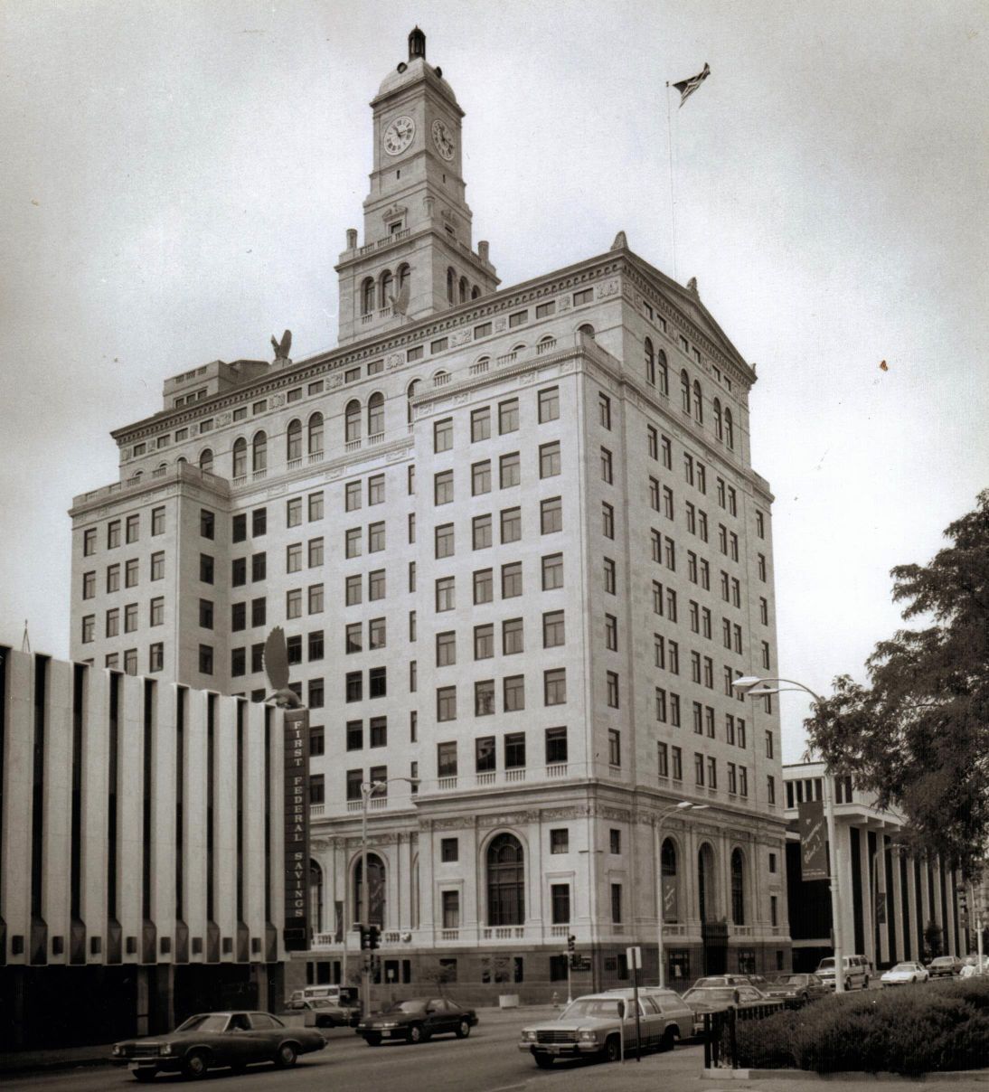 Historic photos Davenport Bank & Trust Co. Building Traffic