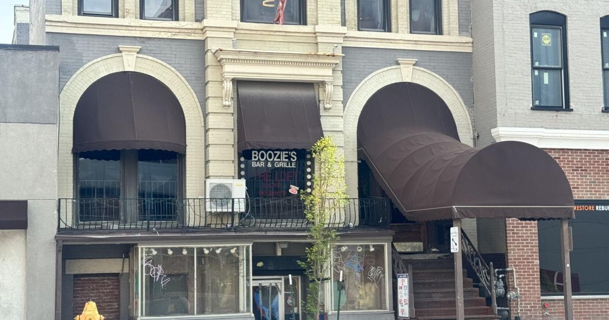 Davenport approves lease for Boozie’s at Freight House; demo of vacant apartment building