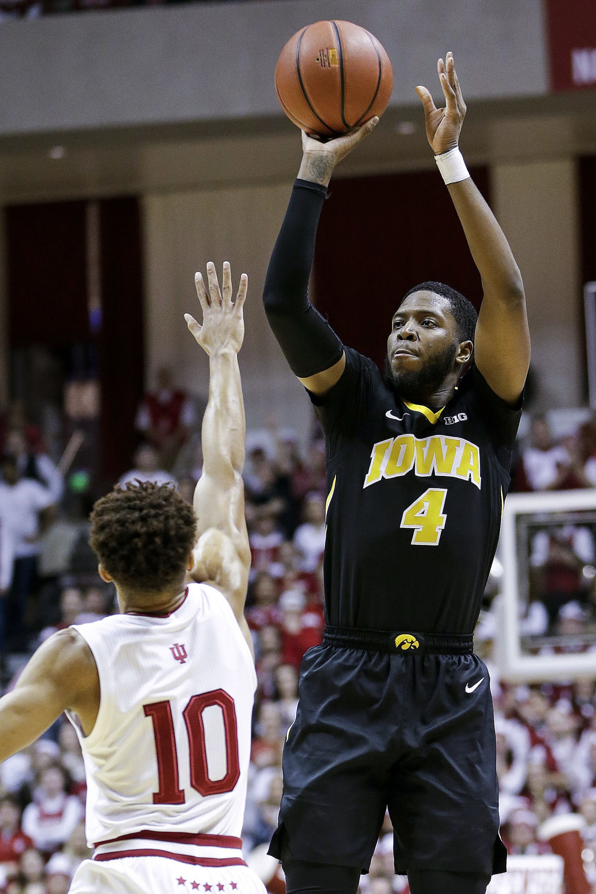 Bohannon and Cook carry Hawkeyes to win at Indiana Iowa Hawkeyes