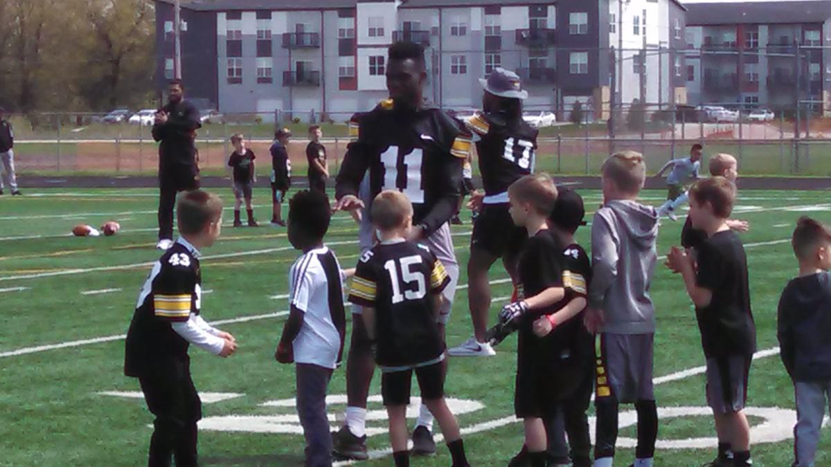 Hawkeyes Jones Remains A Stand Up Guy Hawkmaina Qctimes Com