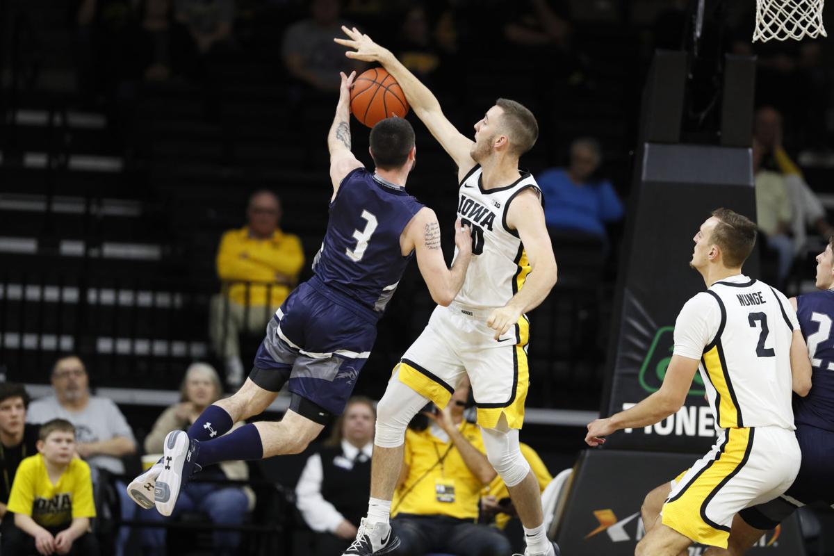 Garza Is Beastly Again In Hawkeyes Victory College Sports