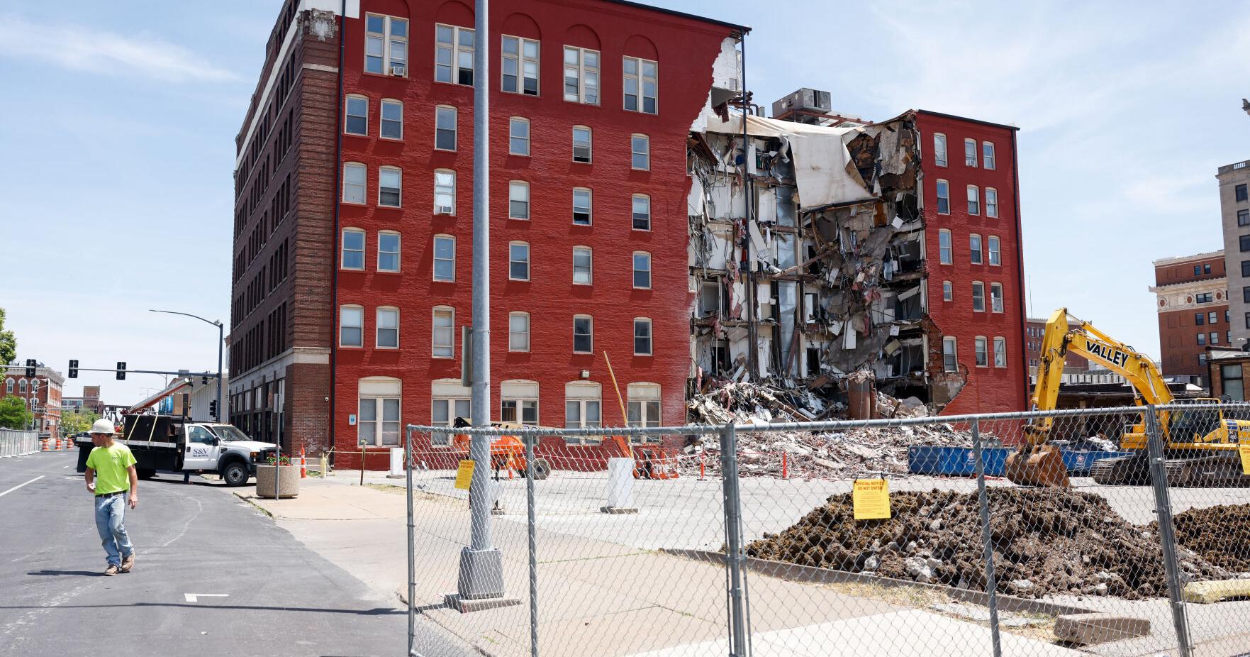 Scott County attorney has Davenport building collapse report - Vimarsana News