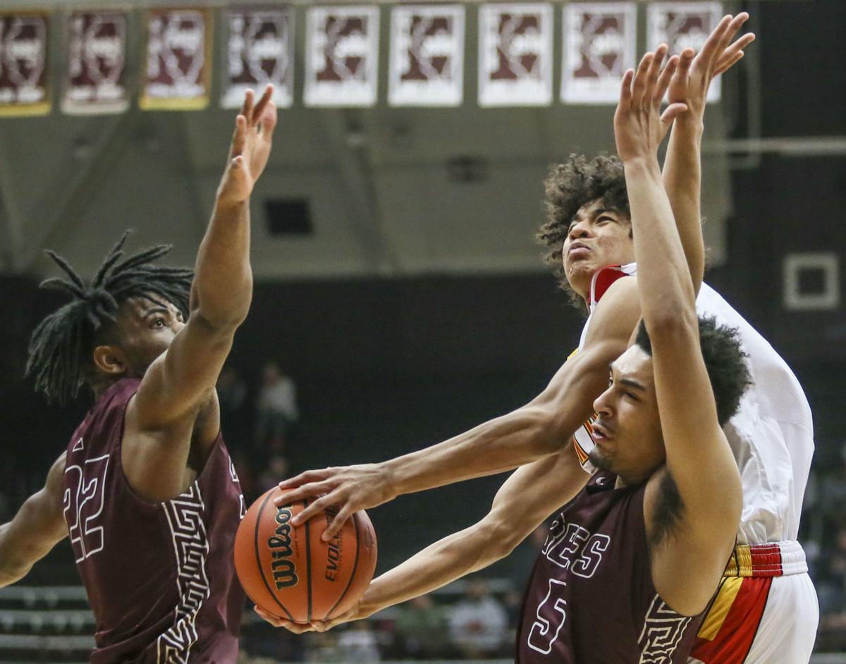 Moline Tops Bigger Chicago Clark For Fourth Straight Win High School Boys Basketball Qcvarsity Com Qctimes Com