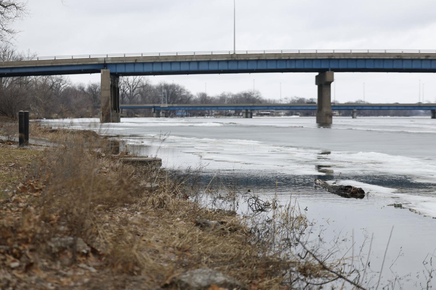 Potential ice jams lead to flood warnings on Rock River