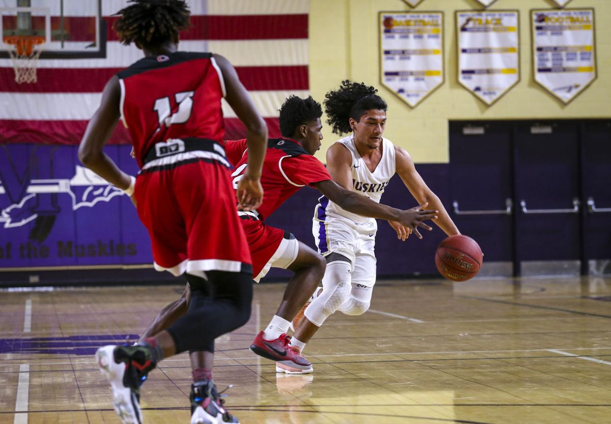 Photos Clinton Basketball At Muscatine High School Boys