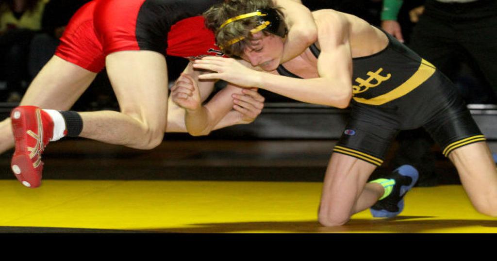 Iowa district wrestling capsules