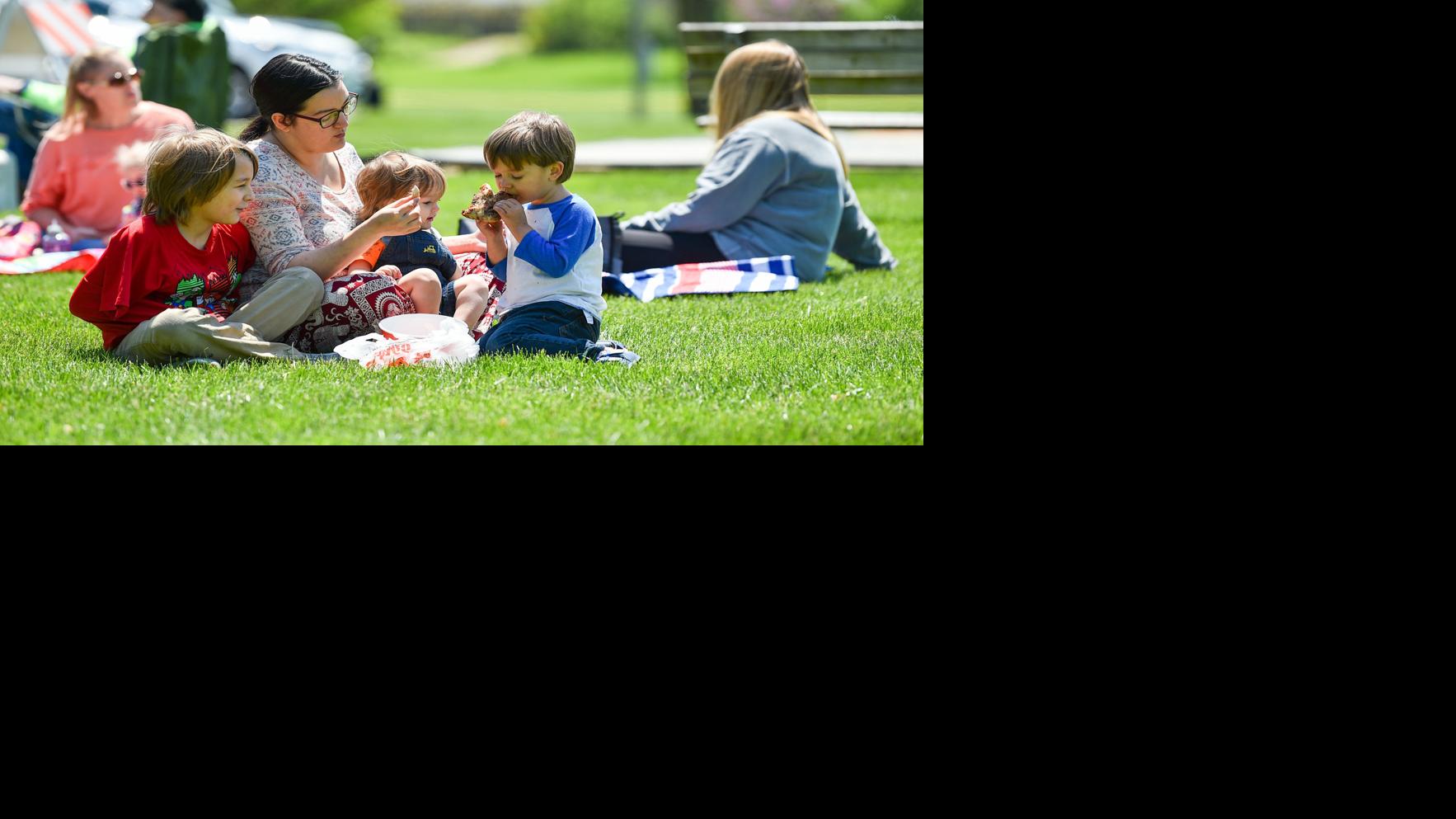 MILETICH INSPIRES OVER 100 TO ATTEND FREEDOM PICNIC IN BETTENDORF PARK