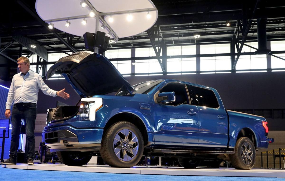 20210714-AMX-BIZ-CHICAGO-AUTO-SHOW-OPENS-AS-1-TB.jpg