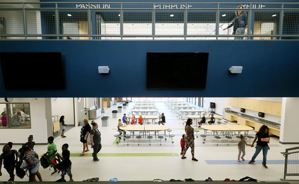 'This whole place is amazing!' — It's the first day of school at Grant Wood Elementary