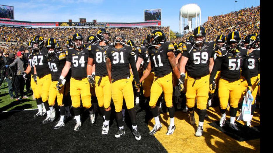Badgers Will See A Different Style Offense In Hawkeyes Iowa