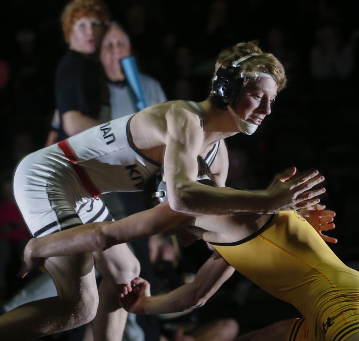 011117-BETTENDORF-WRESTLING-015