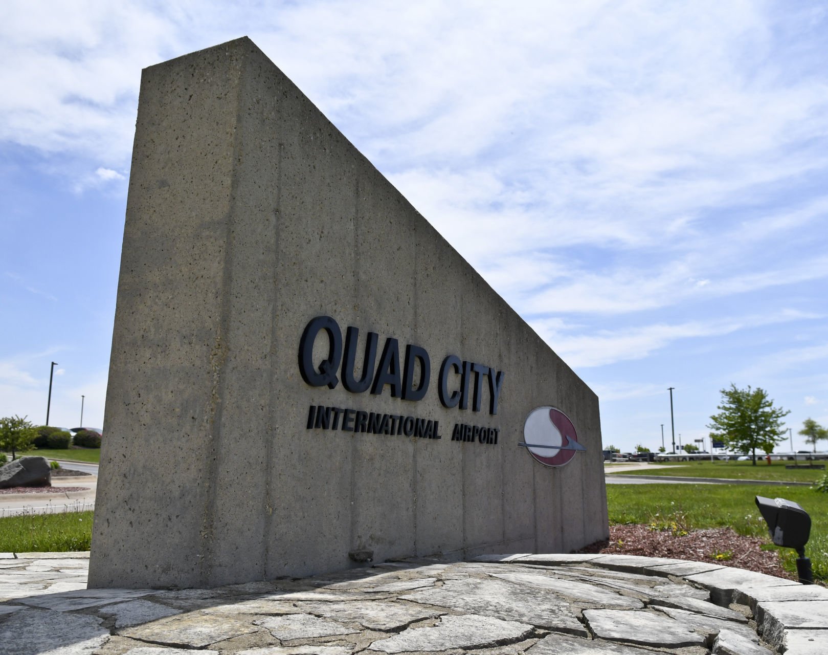 how far away is quad city airport from house sprungs missouri