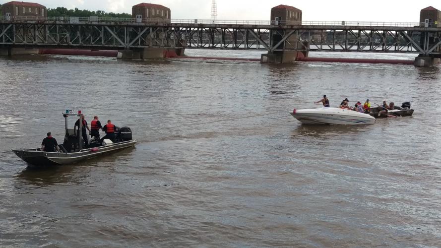 Disabled boat rescued from rollers at Lock and Dam 15