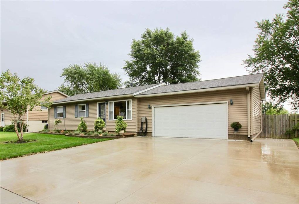 House Of The Week 3291 Pleasant Drive Bettendorf Community