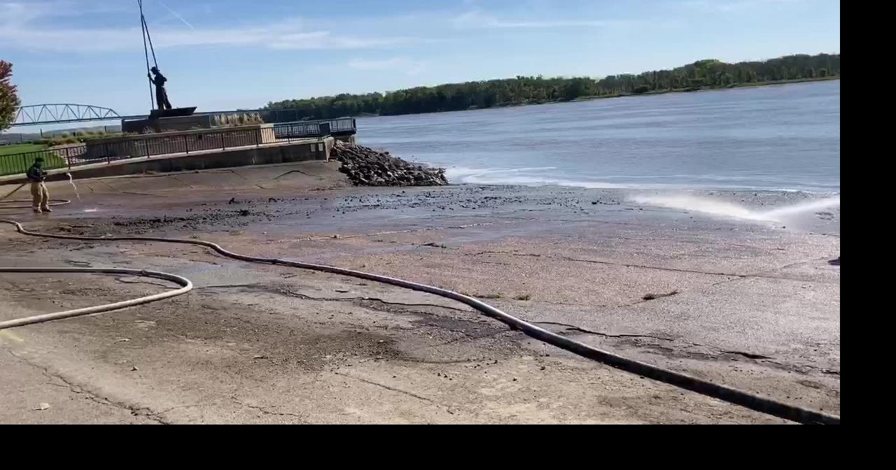 Cleaning the riverfront