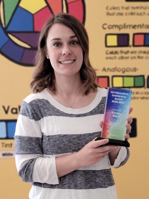 Neil Armstrong Elementary School art instructor receives award