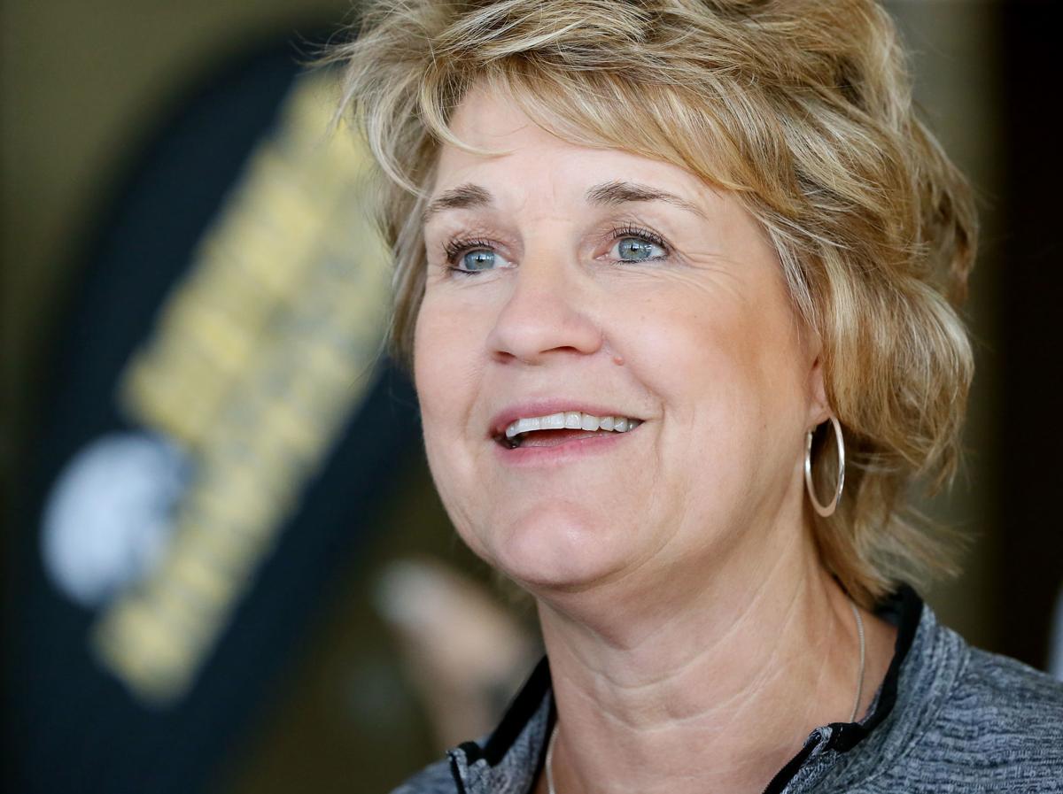 Bluder Staff Sculpt New Look Hawkeyes Iowa Hawkeyes Basketball Qctimes Com