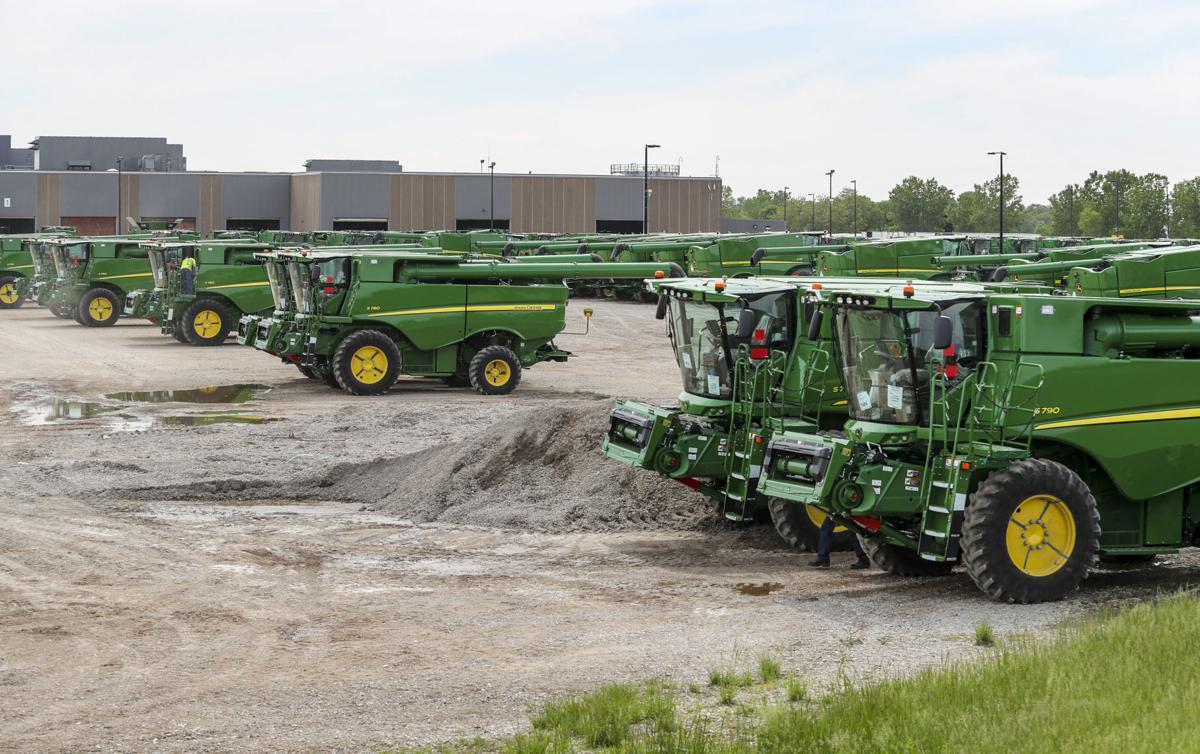 051718-combines-at-deere-004