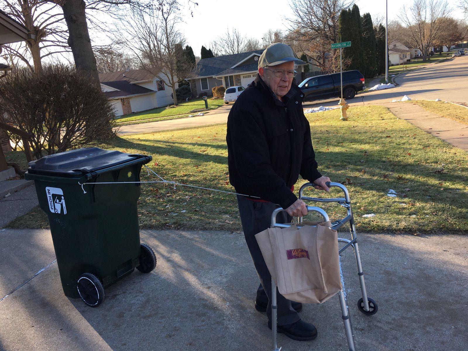 Davenport man invents 'leash' to get bins to curb