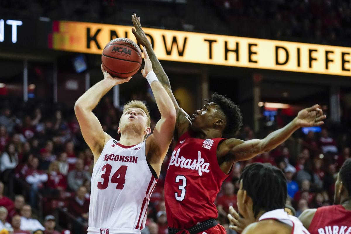 Wisconsin At Iowa At A Glance College Sports Qctimes Com