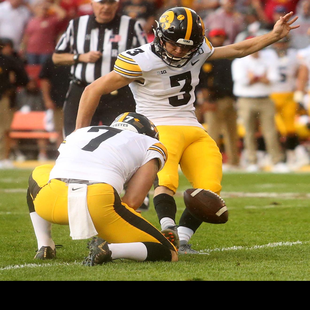 Hawkeyes Duncan Keeps The Faith Earns Honor Hawkmaina