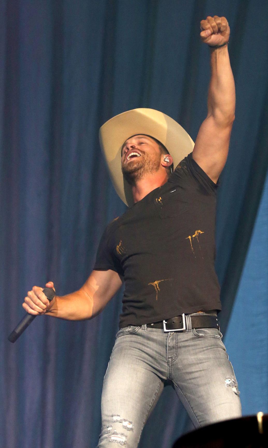 Photos Dustin Lynch at the Fair Music