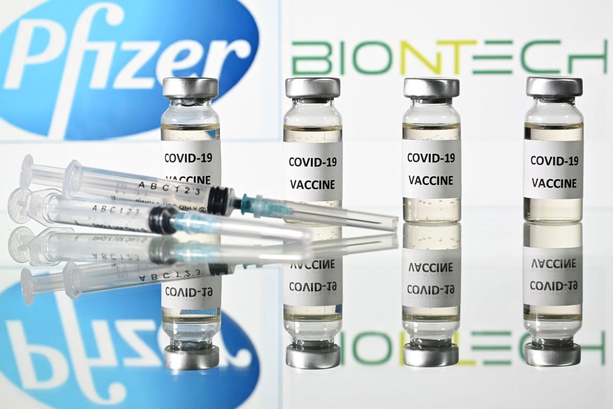 US-NEWS-CORONAVIRUS-VACCINE-PFIZER-GET