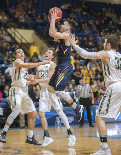 Flannery's 23 points, block lift Babson to Div III title