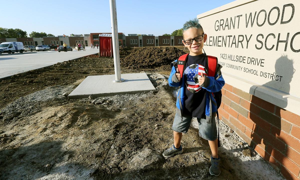 'This whole place is amazing!' — It's the first day of school at Grant Wood Elementary Local