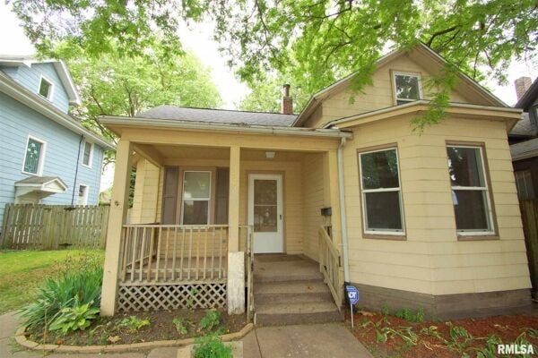2 Bedroom Home in Davenport - $72,000